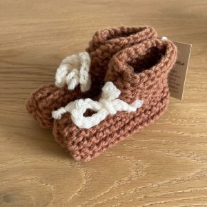 Chaussons bébé teinture avocat