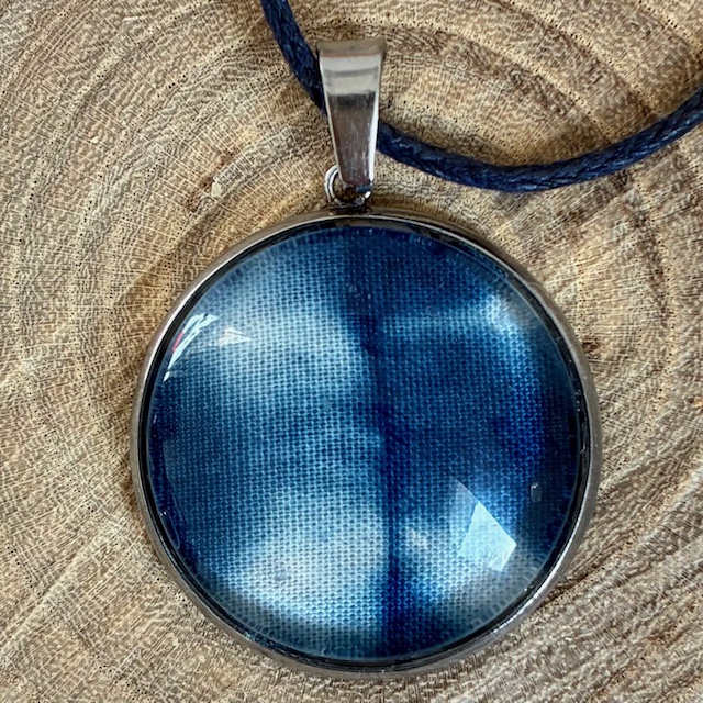 Collier à pendentif rond Miura Shibori