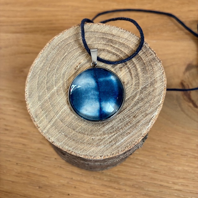 Collier à pendentif rond Miura Shibori - Image 2